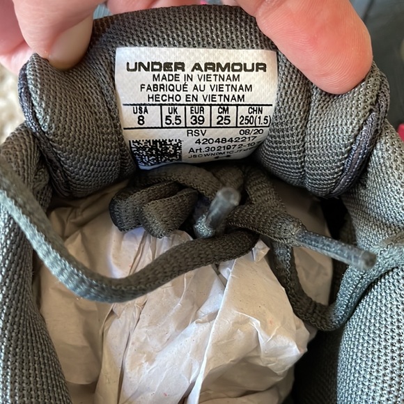 Under Armour Women’s running shoes - Picture 4 of 5